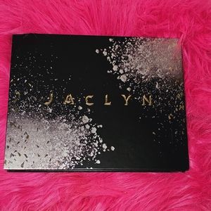 Jacklyn eyeshadow pallette only $17 when you bundle from my closet!